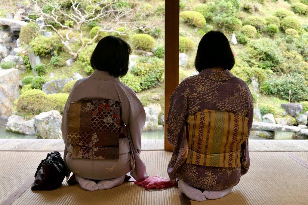 Dames in kimono